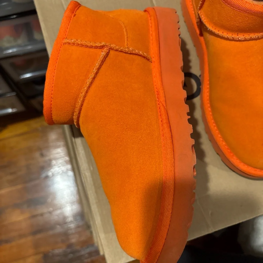 Ugg - Picture 3 of 3